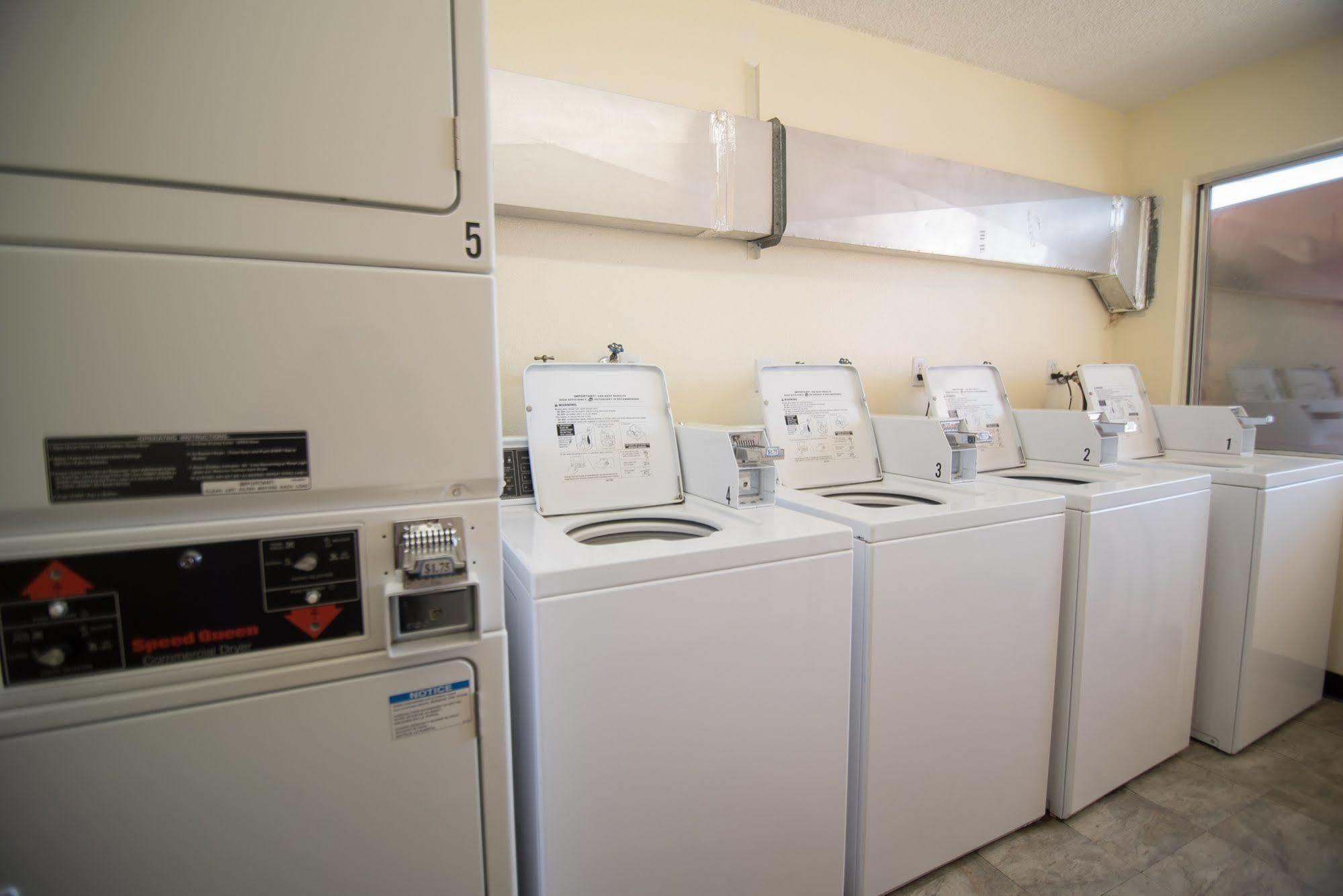Motel 8 Rock Springs Ngoại thất bức ảnh