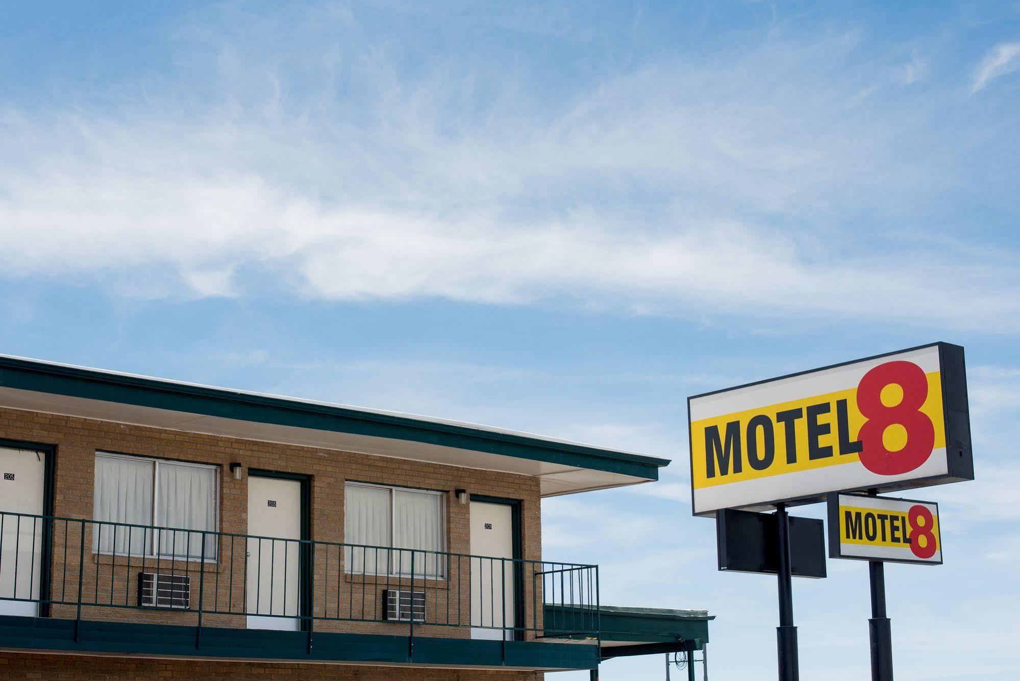 Motel 8 Rock Springs Ngoại thất bức ảnh